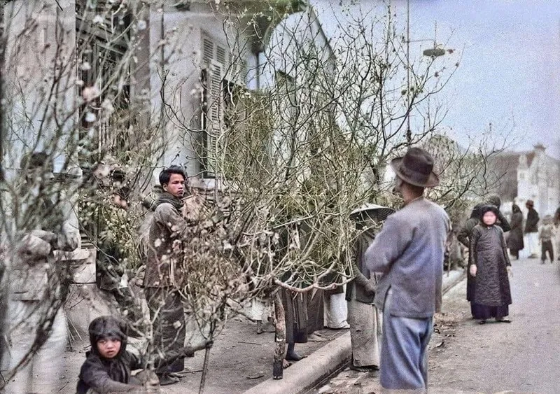 Tấm ảnh chợ tết xưa ngập sắc xuân