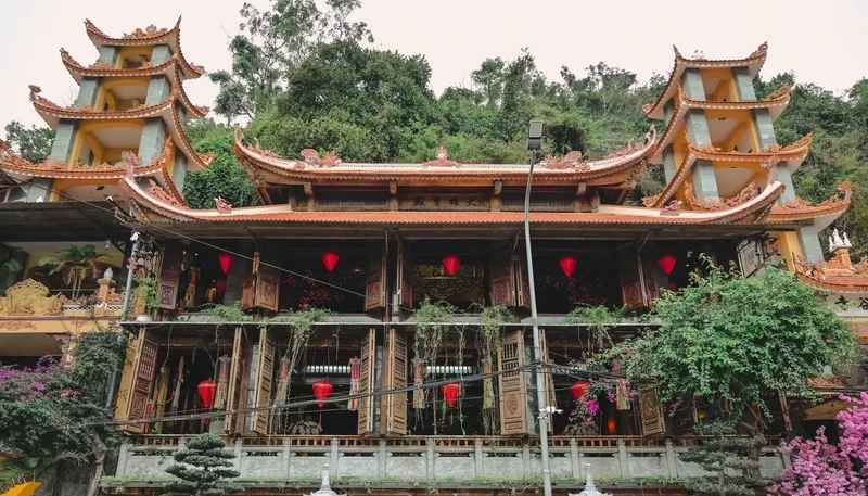 Tấm ảnh đi chùa chiền ngày tết đẹp