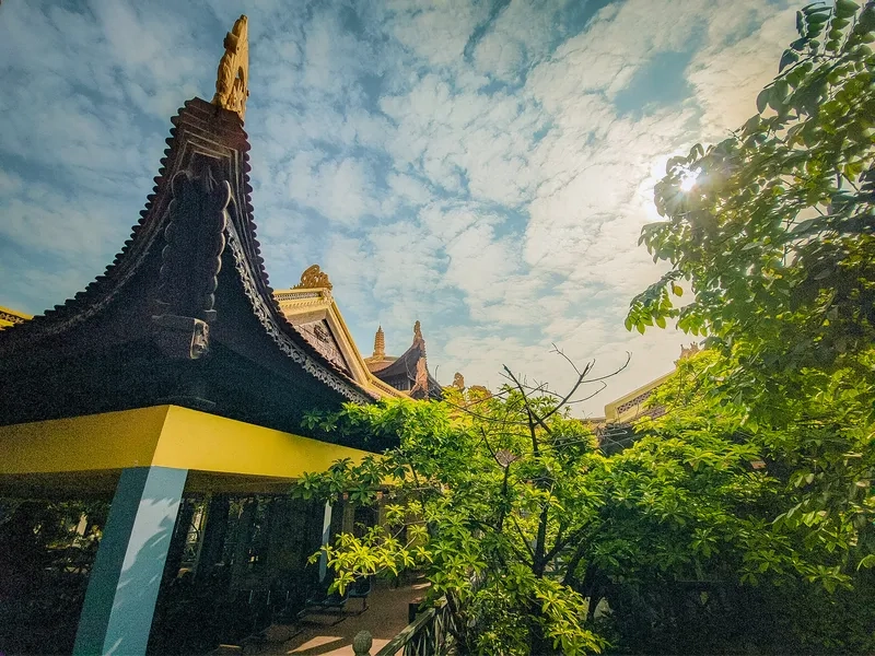 Ảnh chùa chiền ngày tết linh thiêng lạ