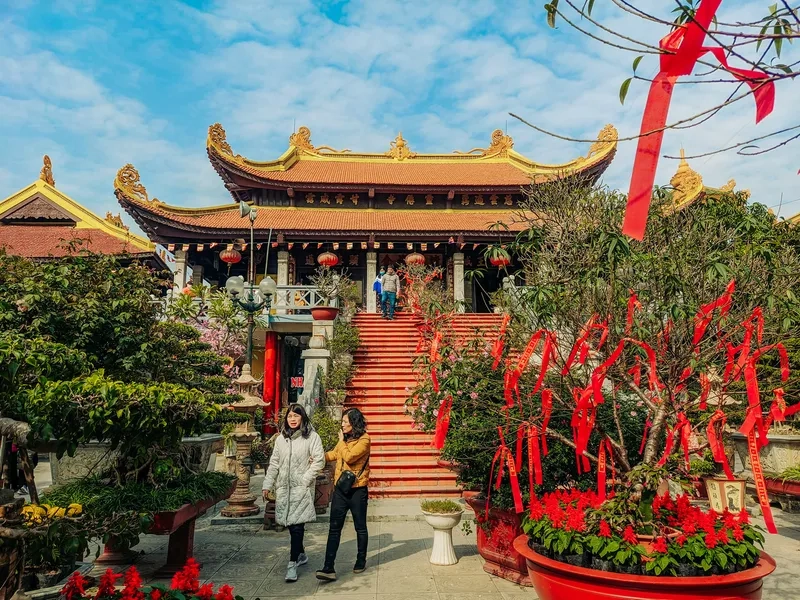 Khung ảnh du xuân đầu năm hạnh phúc