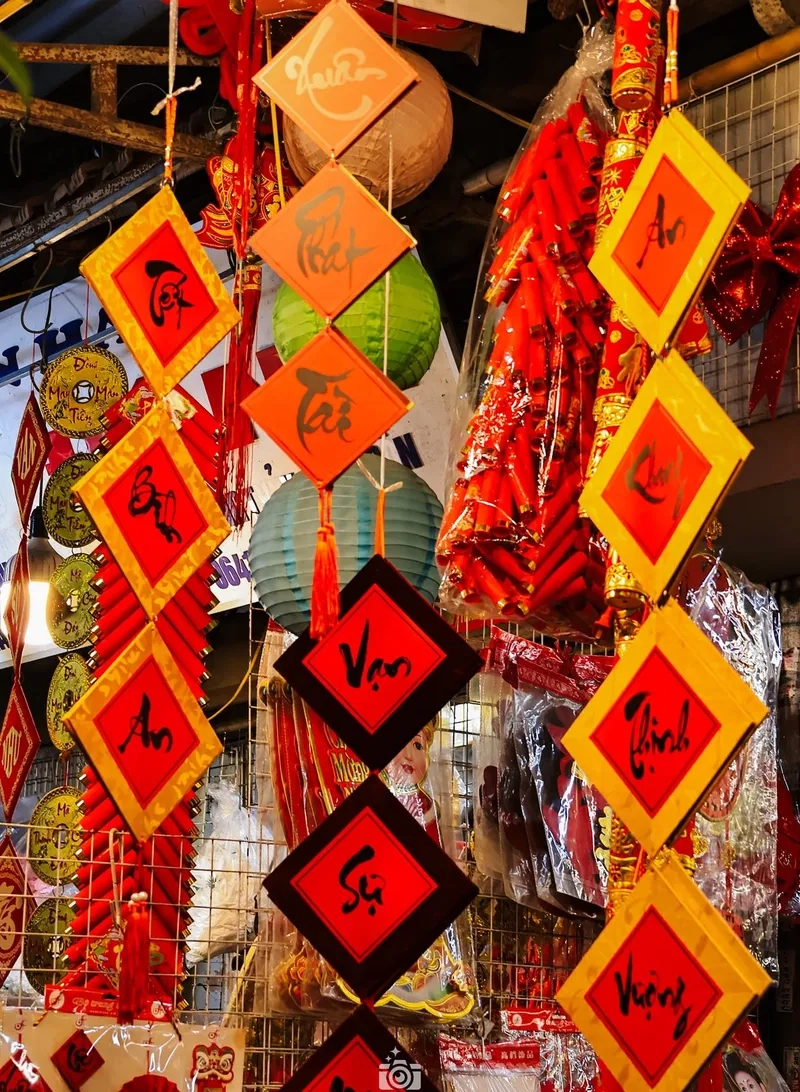 Cảnh trang trí nhà cửa đón tết vui