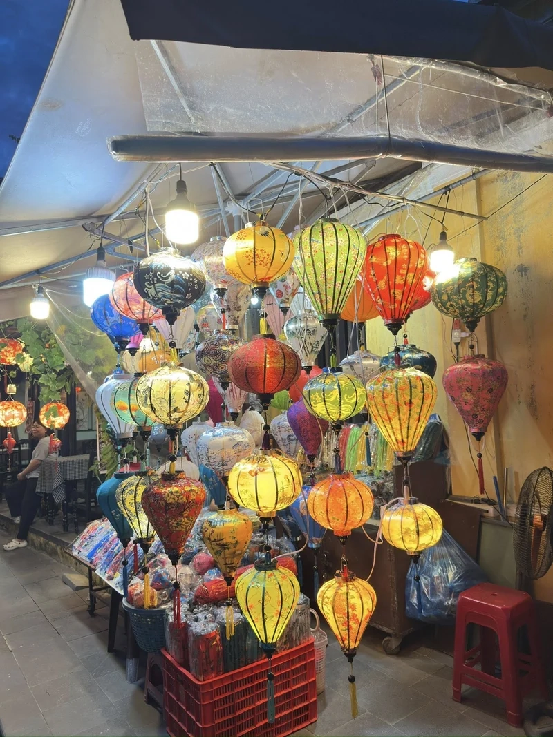 Chụp ảnh Tết ấn tượng cùng ảnh lồng đèn hội an chụp ảnh