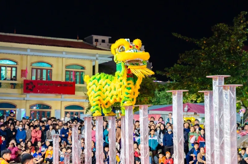 Xem múa lân trống hội tết hay