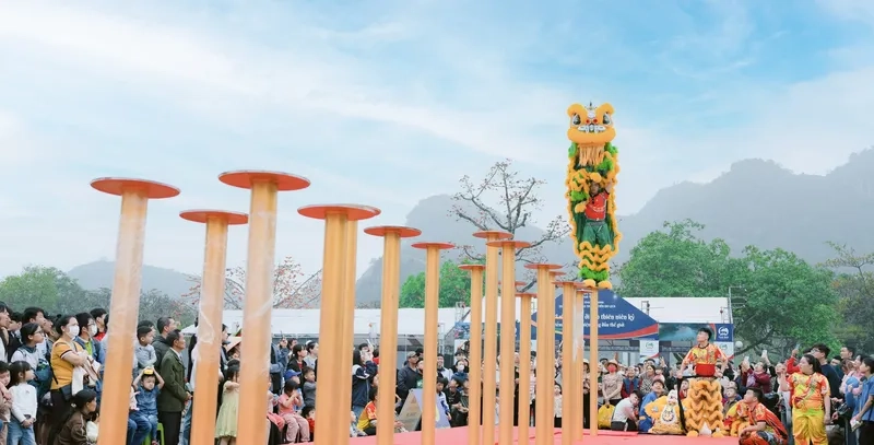 Xem ảnh lân địa tết vui nhộn