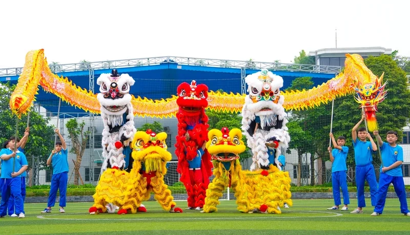 Tấm ảnh múa lân sôi động quá