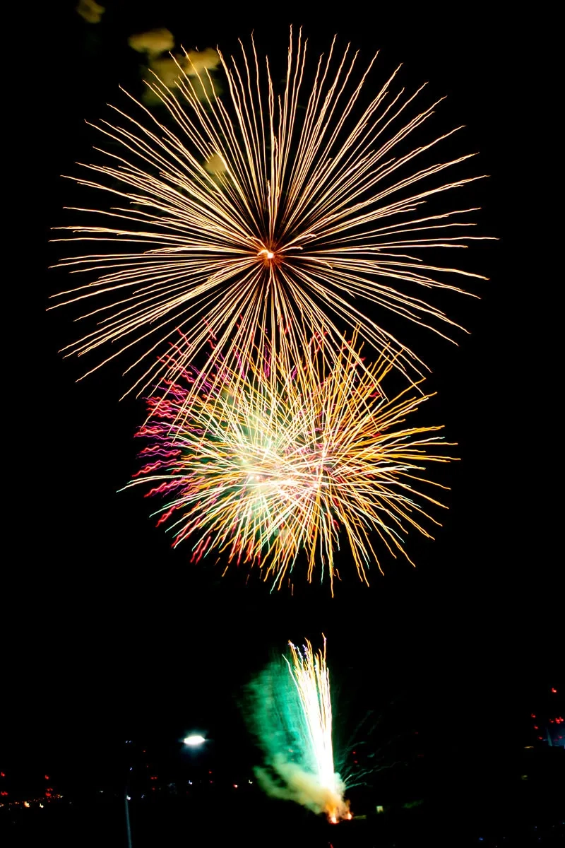 Kiểu pháo hoa giao thừa muôn màu sắc