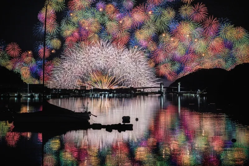 Xem ảnh khói pháo ngày tết huyền ảo