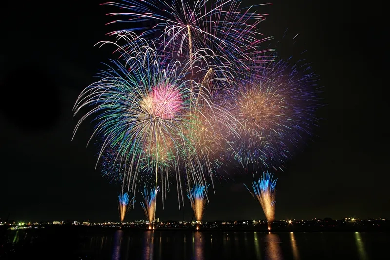 Xem ảnh dây pháo nổ tung dũng mãnh