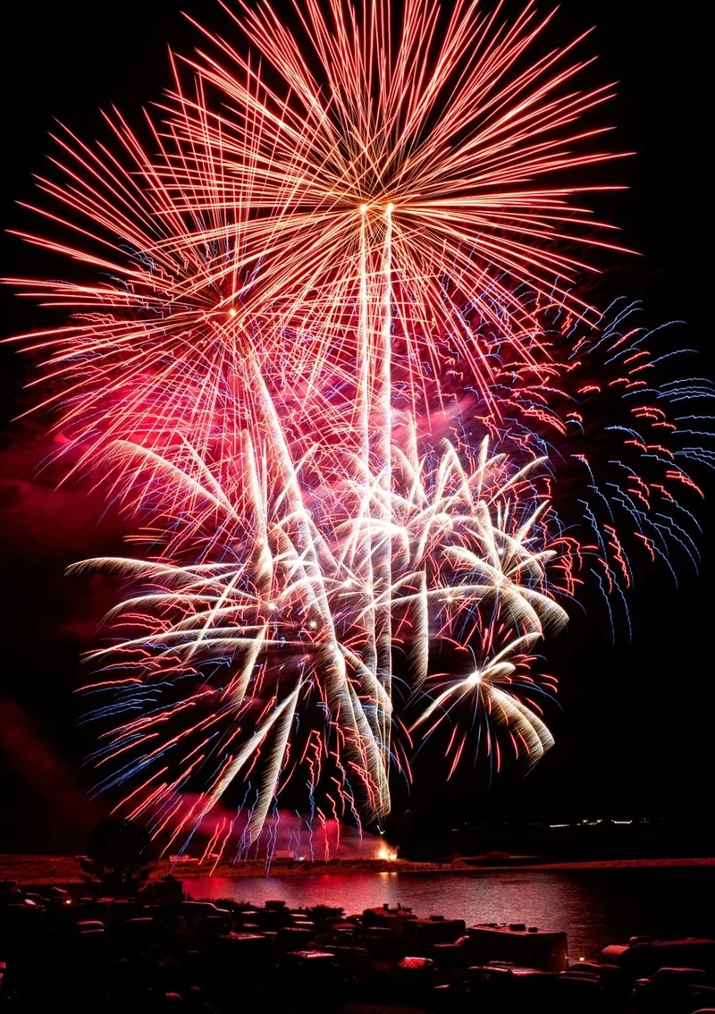 Bộ hình nền pháo nổ ngày xuân vui