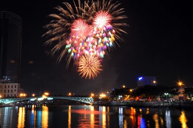 Xem ảnh đường phố vắng đêm 30 tĩnh