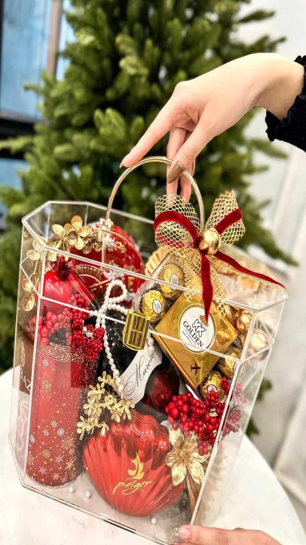 Mừng năm mới may mắn cùng Hình nền giỏ quà Tết mừng năm mới