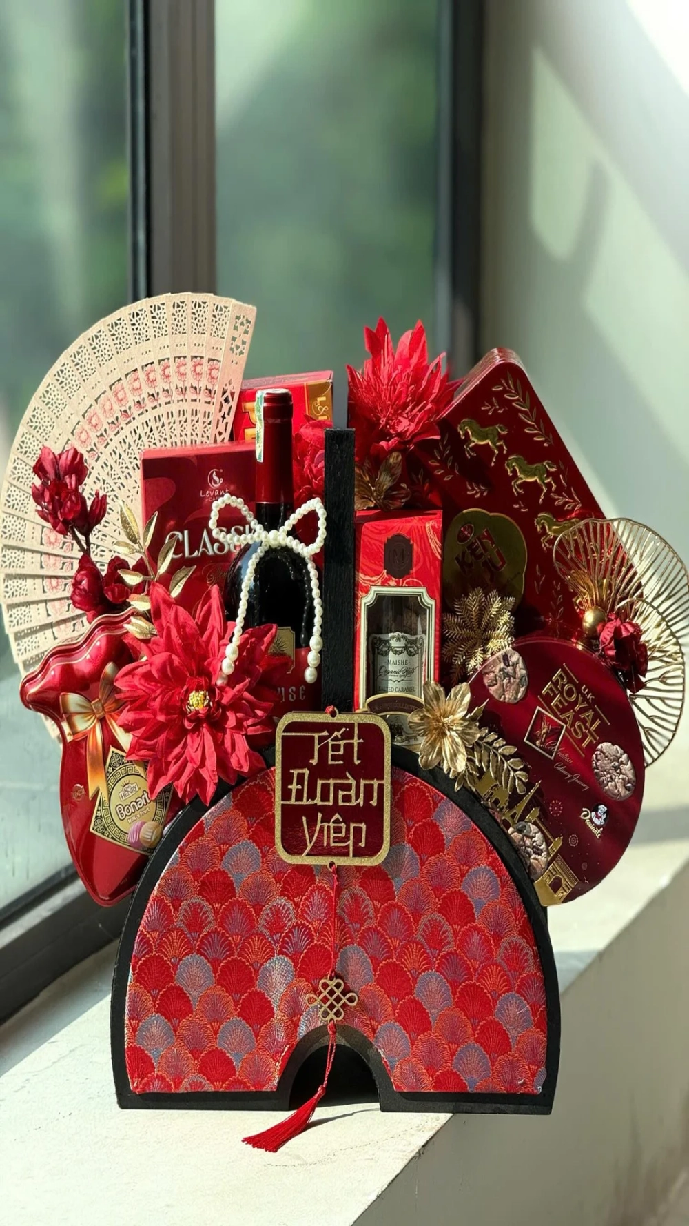 Giữ truyền thống Việt Nam qua Hình nền giỏ quà Tết truyền thống Việt