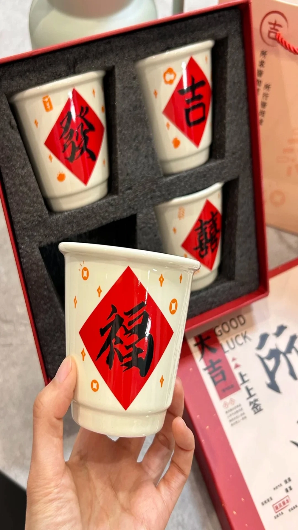 Chụp ảnh Tết sống động với Hình nền gốm sứ Tết chụp ảnh