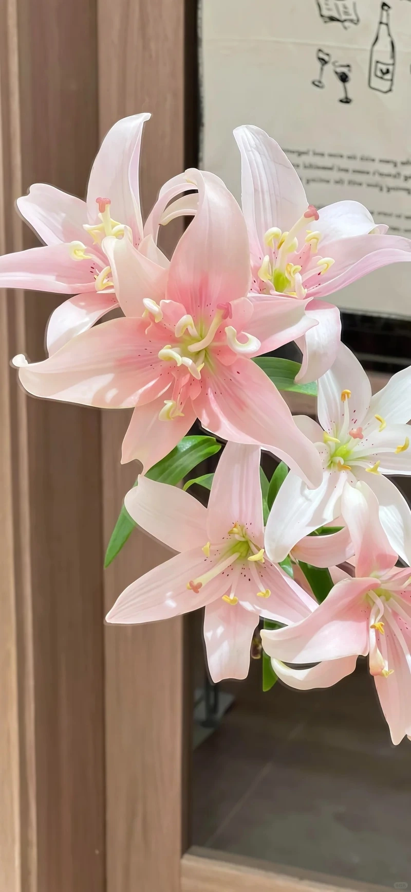 Thu hút năng lượng tốt nhờ hình nền hoa ly phong thủy