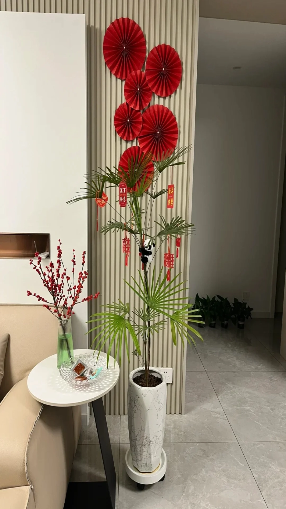 Chụp ảnh Tết nổi bật cùng Hình nền quạt giấy đỏ chụp ảnh