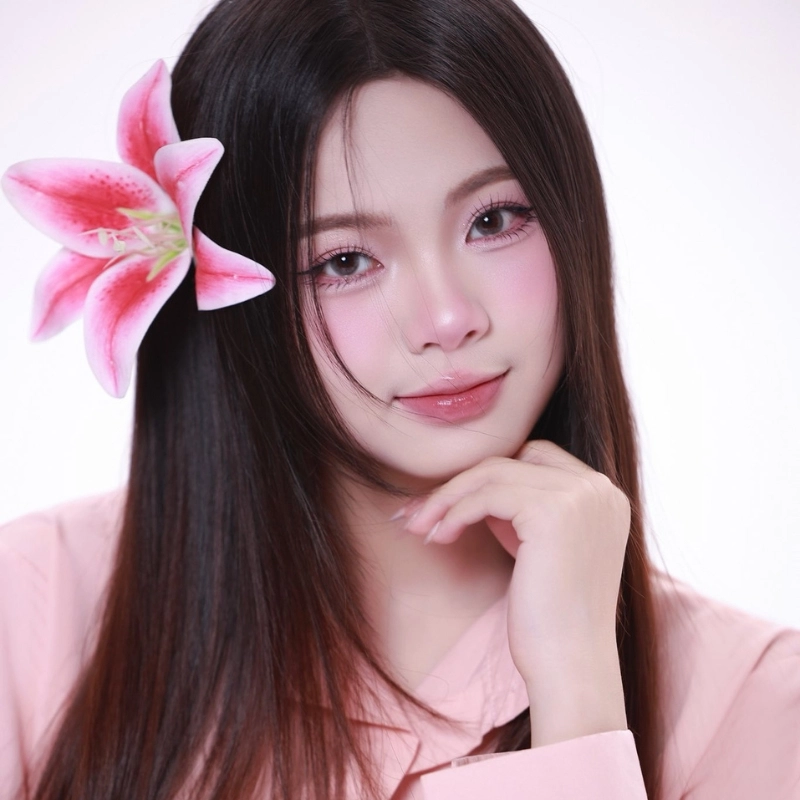 Chân dung tác giả Phương Linh