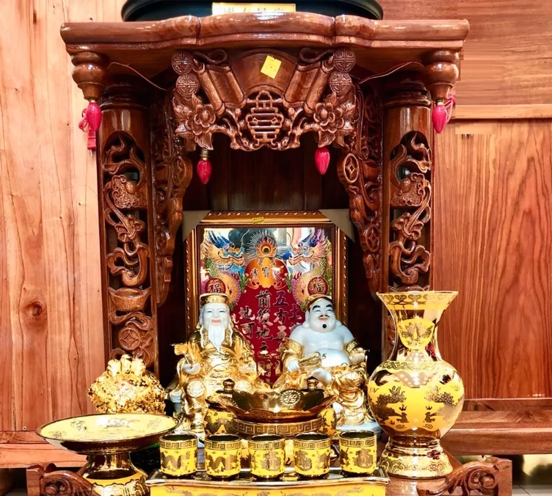 Tài vận hanh thông khi bố trí bàn thờ thần tài thổ địa