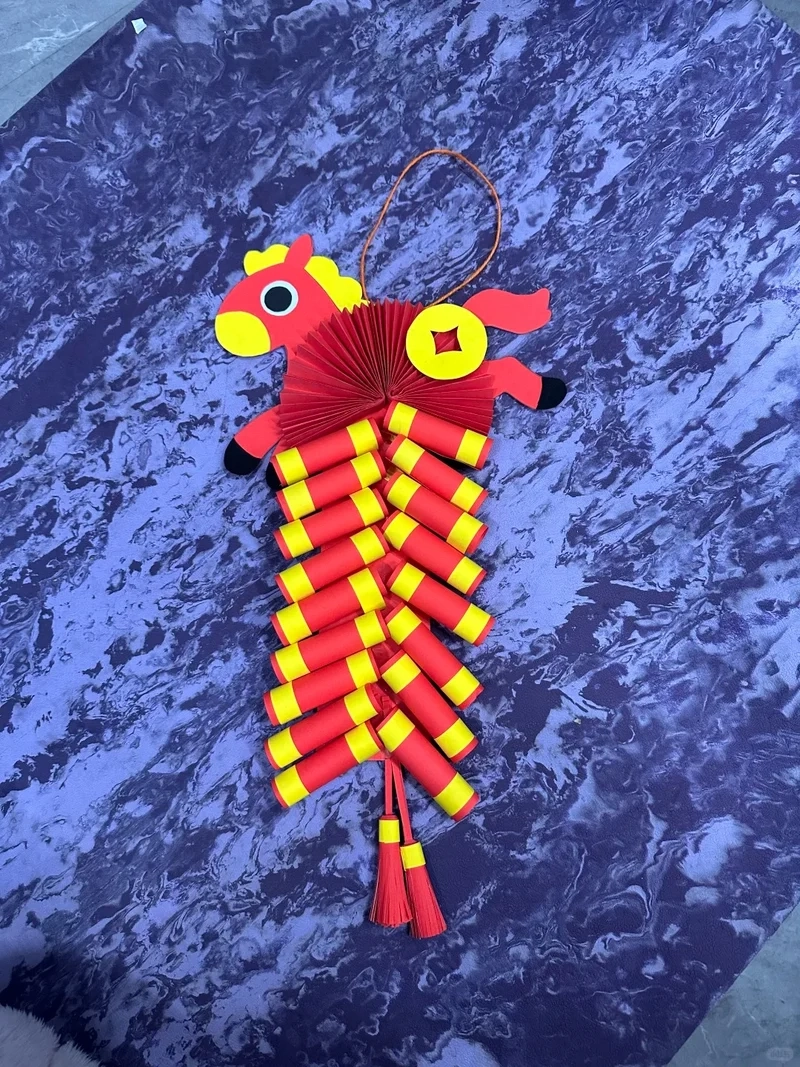 Ảnh pháo giấy tạo không khí lễ hội