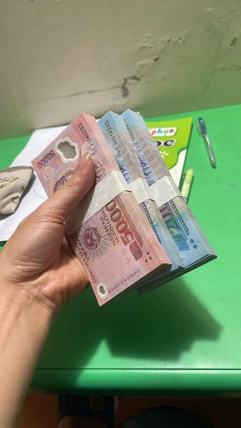 Lưu ngay Ảnh xấp tiền mới lấy vía may mắn