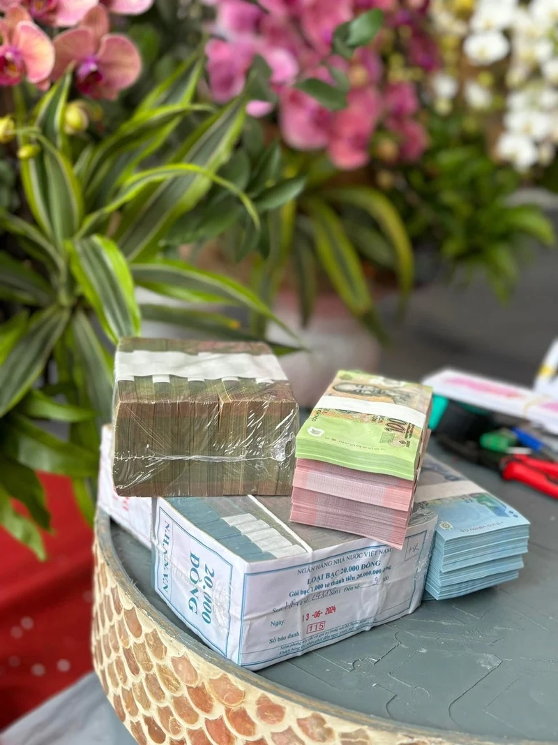 Ngày mới thêm vui với Ảnh xấp tiền mới